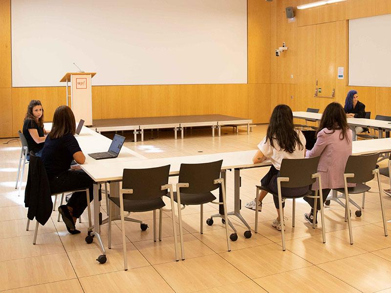reunión de miembros en UPF